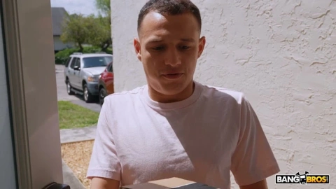 Vivian Taylor: Neighbor Gets Cock, Big Booty Action