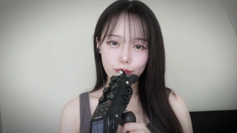 ASMR Eating Sounds - Mouth & Lip Noises